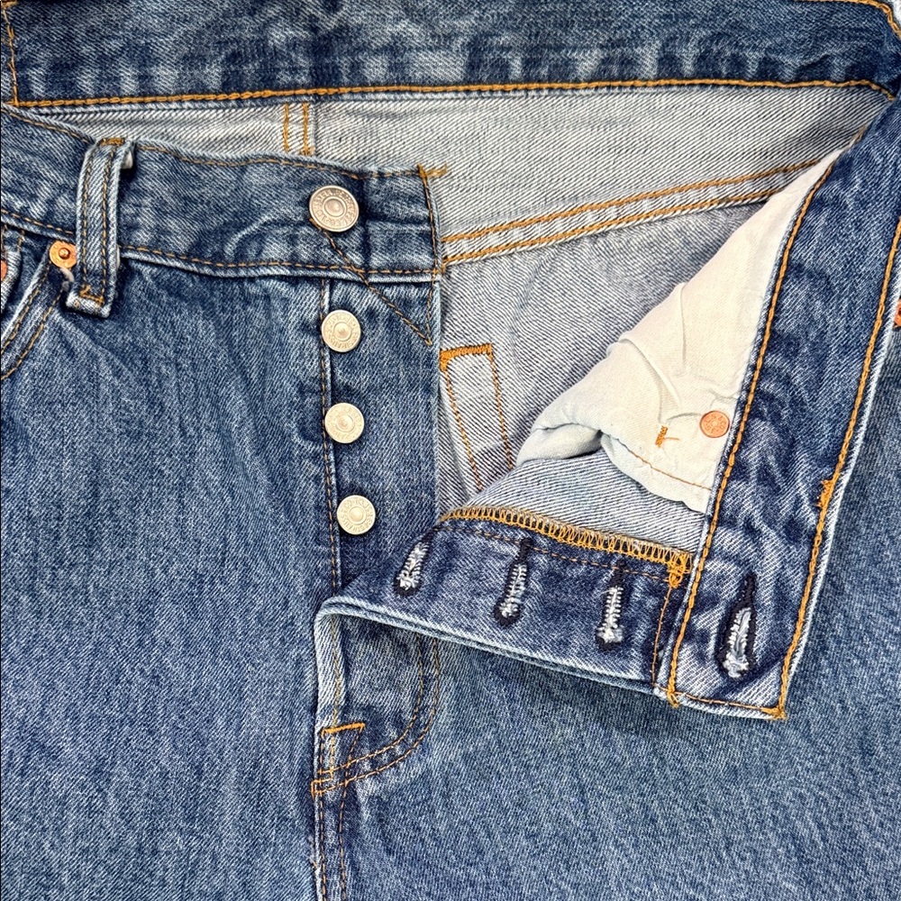 Levi's Men's 501 Original 100% Cotton Hemmed Jean Shorts W33 Medium Wash - Picture 4 of 11